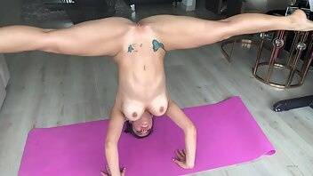 Steffy Moreno close up headstand on adultfans.net