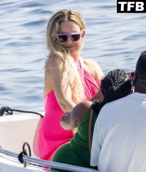 Kate Hudson is Seen on Her Family Trip to Nerano on adultfans.net