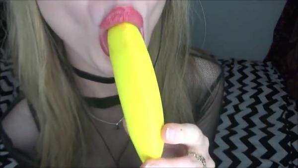 PEAS AND PIES SUCKING BANANA SENSUAL EXCLUSIVE VIDEO on adultfans.net
