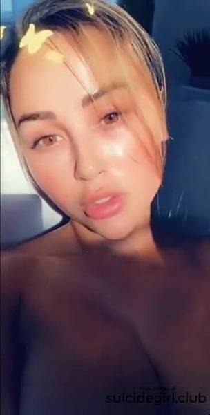 Ana Cheri ? Taking a bath ? Private Snapchat leak on adultfans.net