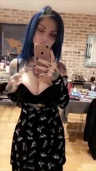 Riae Suicide undressing in front of mirror snapchat premium 2018/12/11 on adultfans.net