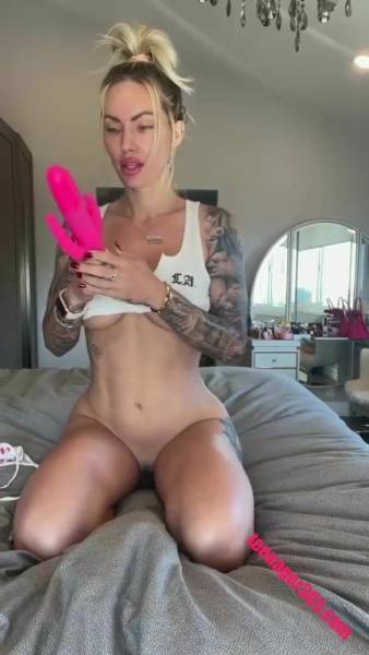 Viking Barbie big dick for my pussy and vibrating anal beads 2021/08/06 on adultfans.net