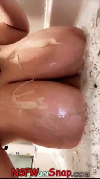 G Cup Baby bathtub big boobs snapchat premium 2019/01/15 on adultfans.net