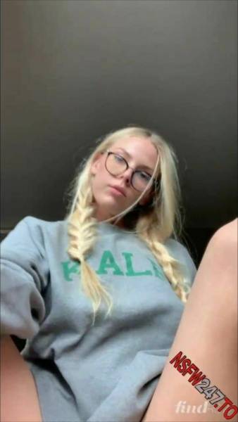 Jenna Lee - striping and role playing as a college babe on adultfans.net