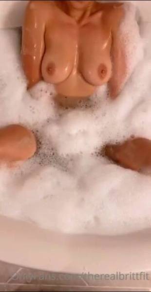 Therealbrittfit Nude Bubble Bath  Video on adultfans.net