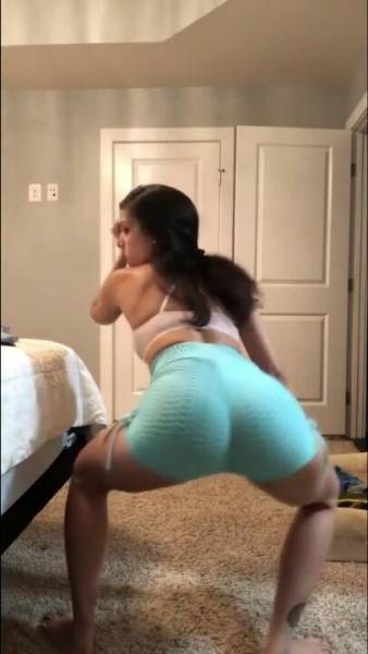 CinCinBear Sexy Tease Twerking Snapchat Video on adultfans.net