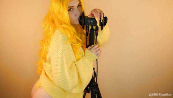 Kitty Klaw ASMR - Yellow - Licking and Mouth sounds - leaknud.com