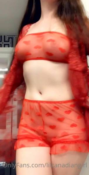 Lilcanadiangirl Dancing and oiling myself up on adultfans.net