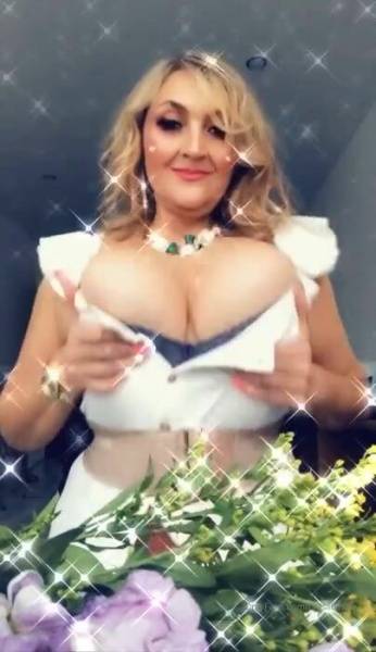 Busty Milf OnlyFans Big Tits Bouncing Porn Video on adultfans.net
