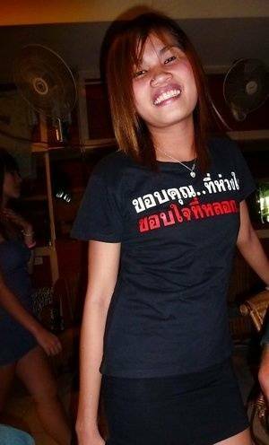 Petite Thai bargirl Tan taking POV cumshot on trimmed vagina - Thailand on adultfans.net