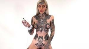 Tattoo enthusiast Amber Luke rides a multispeed sex machine on adultfans.net