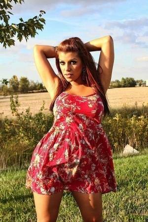 Amateur solo girl Briana Lee flashes her tits and twat in the countryside on adultfans.net