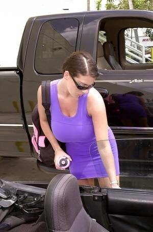 Linsey Dawn McKenzie shows her upskirt area in the car. on adultfans.net