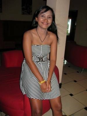 Thai cutie Pla offers up her bald pussy to a visiting sex tourist - Thailand on adultfans.net