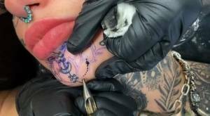 Tattoo enthusiast Amber Luke gets a new face tat from a female artist on adultfans.net