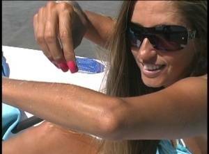 Amateur model Lori Anderson exhibits her hairy forearms in sunglasses on adultfans.net