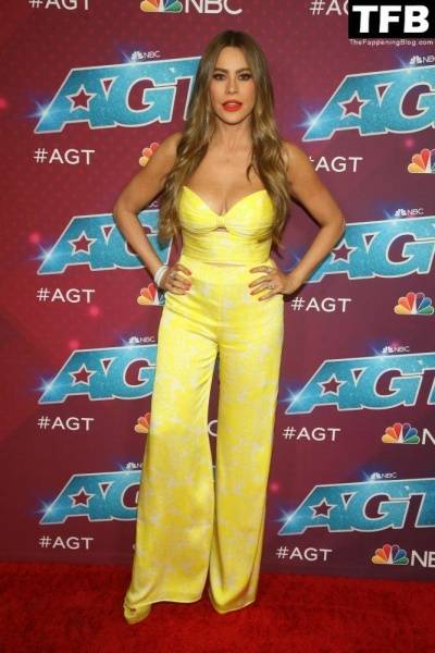 Sofi­a Vergara Flaunts Her Cleavage at the Red Carpet of the 1CAmerica 19s Got Talent 1D Season 17 Live Show on adultfans.net