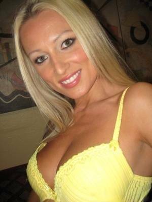 MILF babe with a big breast Diana Doll takes amateur shots of herself on adultfans.net