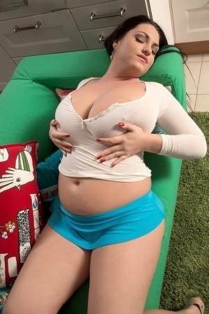 Huge titted hot fatty Juliana Simms wets her white t-shirt for a nipple view on adultfans.net