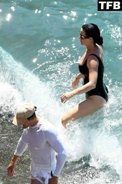 Katy Perry & Orlando Bloom Enjoy Their Summer Vacation on Positano on adultfans.net