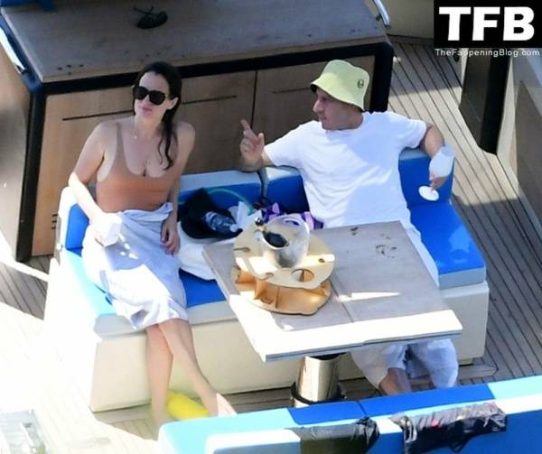 Elizabeth Reaser Has a Great Time with Bruce Gilbert While on Holiday in Positano on adultfans.net