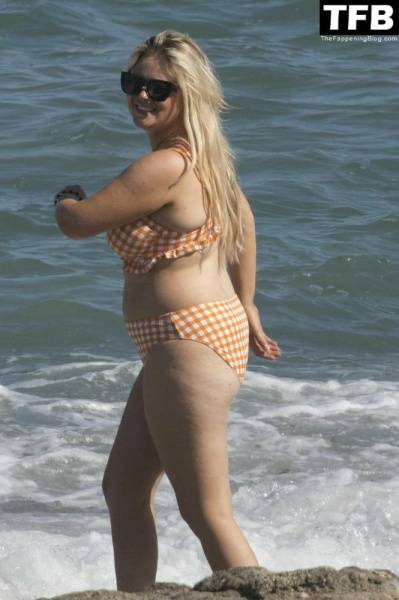 Emily Atack is Seen Having Fun by the Sea and Doing a Shoot on Holiday in Spain - dailyfans.net - Spain