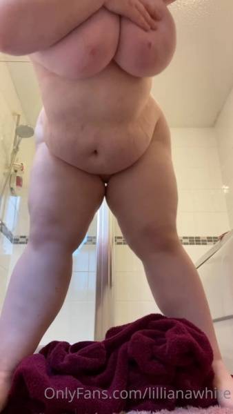 Lillianawhite oops dropped the towel xxx onlyfans porn video on adultfans.net