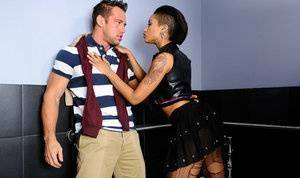 Skin Diamond has been eyeing the really uptight guy at the bar So when the on adultfans.net