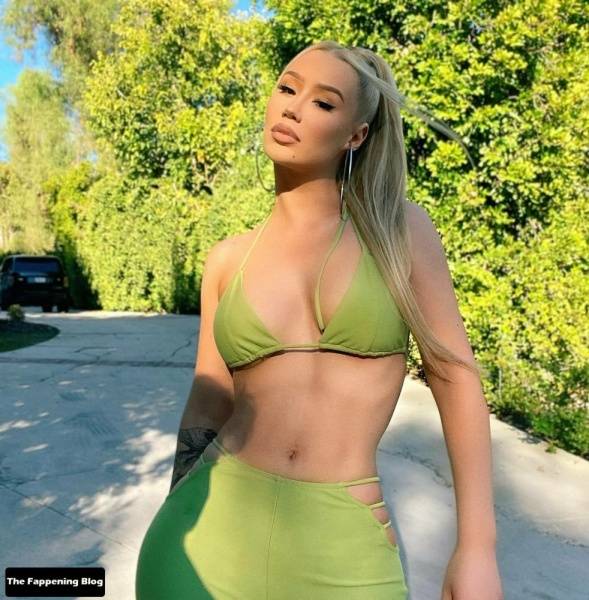 Iggy Azalea Sexy & Topless on adultfans.net