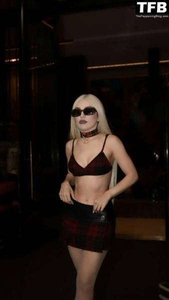 Ava Max Poses Outside of the Coach Fashion Show in New York - dailyfans.net - New York - city New York