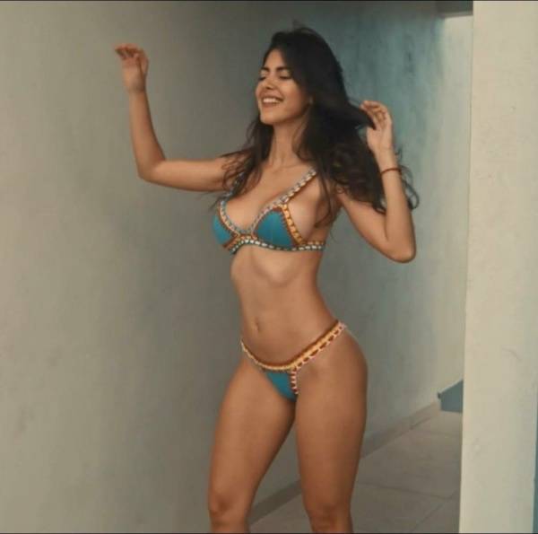 Ari Dugarte Bikini Outdoor Posing Patreon Video  - Venezuela on adultfans.net