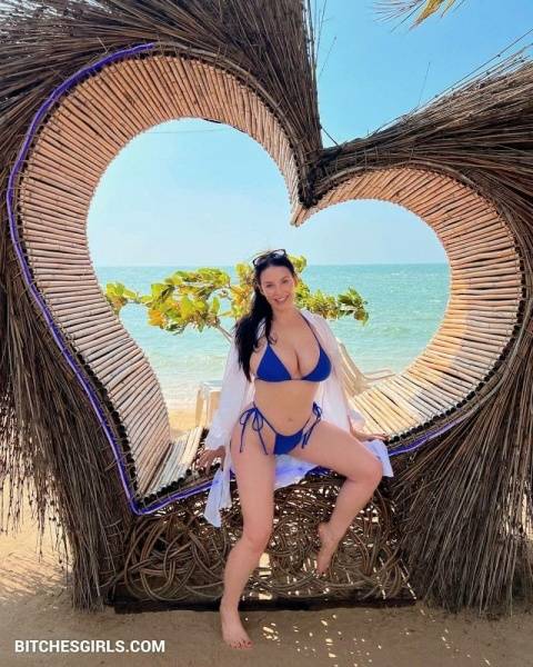 Angela White onlyfans nudes on adultfans.net