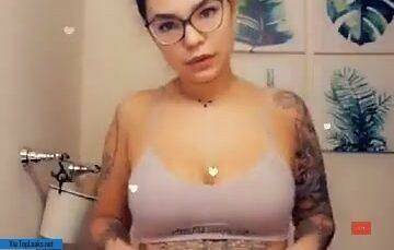 Nattybohh  Teasing Nude Video  on adultfans.net