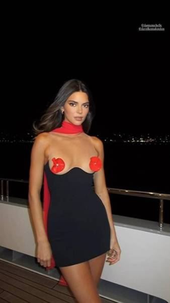 Kendall Jenner Pasties Dress Candid Video Leaked - Usa on adultfans.net