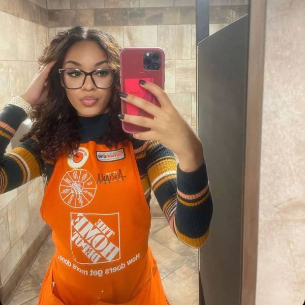 Ariijosephine Nude Ariana Cossie (Home Depot Girl) on adultfans.net