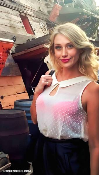 Maude Garrett Youtube Naked Influencer - Maude on adultfans.net