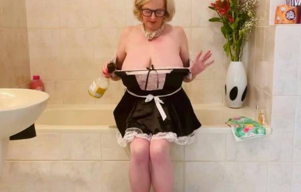 Annabel’s gets horny cleaning bath on adultfans.net