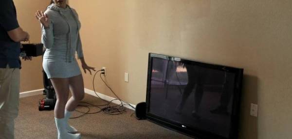 Curvy Latina wife cheats on her husband with the cable guy on adultfans.net