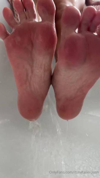 Natalie Roush Wet Feet Cleaning PPV Onlyfans Video Leaked on adultfans.net