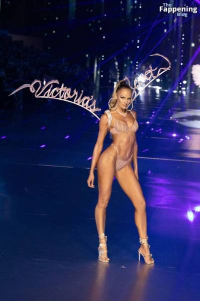 Candice Swanepoel Displays Her Sexy Body at the 2024 Victoria’s Secret Show (74 Photos) on adultfans.net