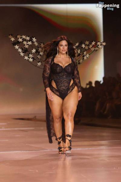 Ashley Graham Flaunts Her Curves at the 2024 Victoria’s Secret Show (67 Photos) on adultfans.net