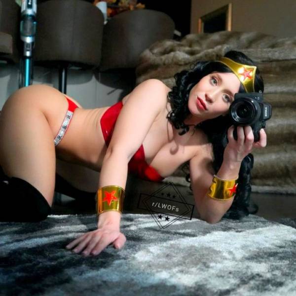 Lizzy Wurst As Wonder Woman Set Leaked on adultfans.net