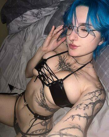 Lyra Crow / lyracr0w0 Nude on adultfans.net