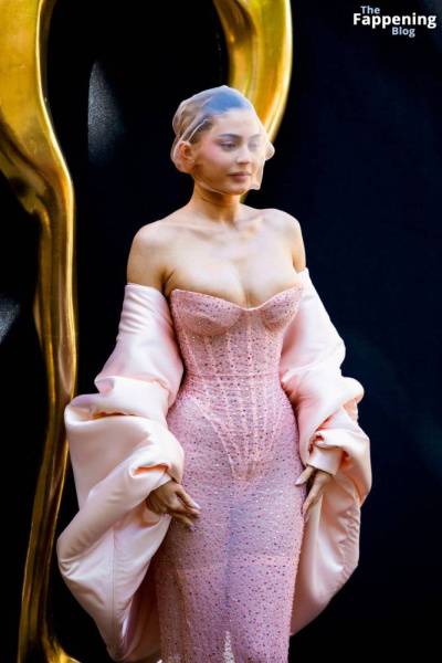 Kylie Jenner Displays Her Sexy Boobs at the Schiaparelli Fashion Show in Paris (25 Photos) on adultfans.net