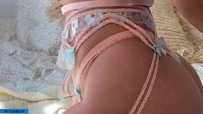 Pauline Tantot – naked selfie hot body on adultfans.net