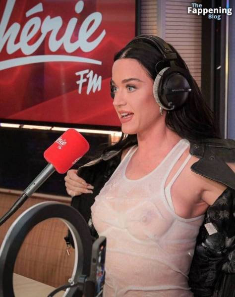 Katy Perry Flashes Her Nude Tits (3 Photos) on adultfans.net