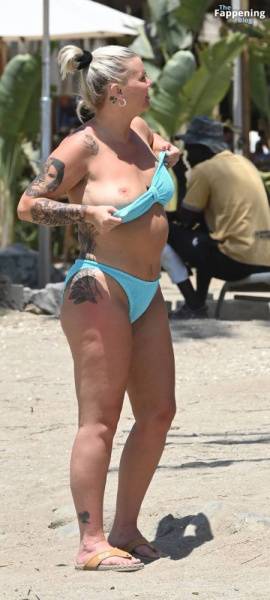 Kerry Katona Flashes Her Nude Boob on the Beach (70 Photos) - Spain on adultfans.net