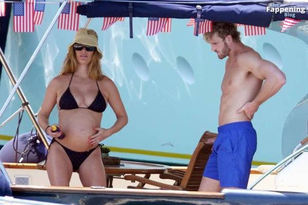 Nina Agdal & Logan Paul Celebrate July the 4th Independence Day in Capri (45 Photos) - Usa - Italy on adultfans.net