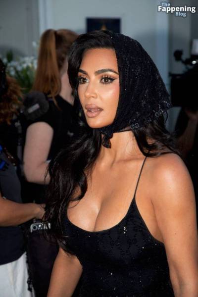 Kim Kardashian Shows Off Her Assets at Andrea Bocelli’s Concert (14 Photos) - Italy on adultfans.net