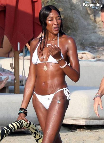 Naomi Campbell Shows Off Her Sexy Figure During Her Holiday with DJ Rampa on the Beaches of Mykonos (123 Photos) - Britain - Greece - Germany on adultfans.net